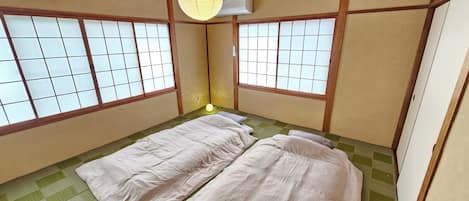 Cofres nos quartos, Wi-Fi de cortesia, roupa de cama