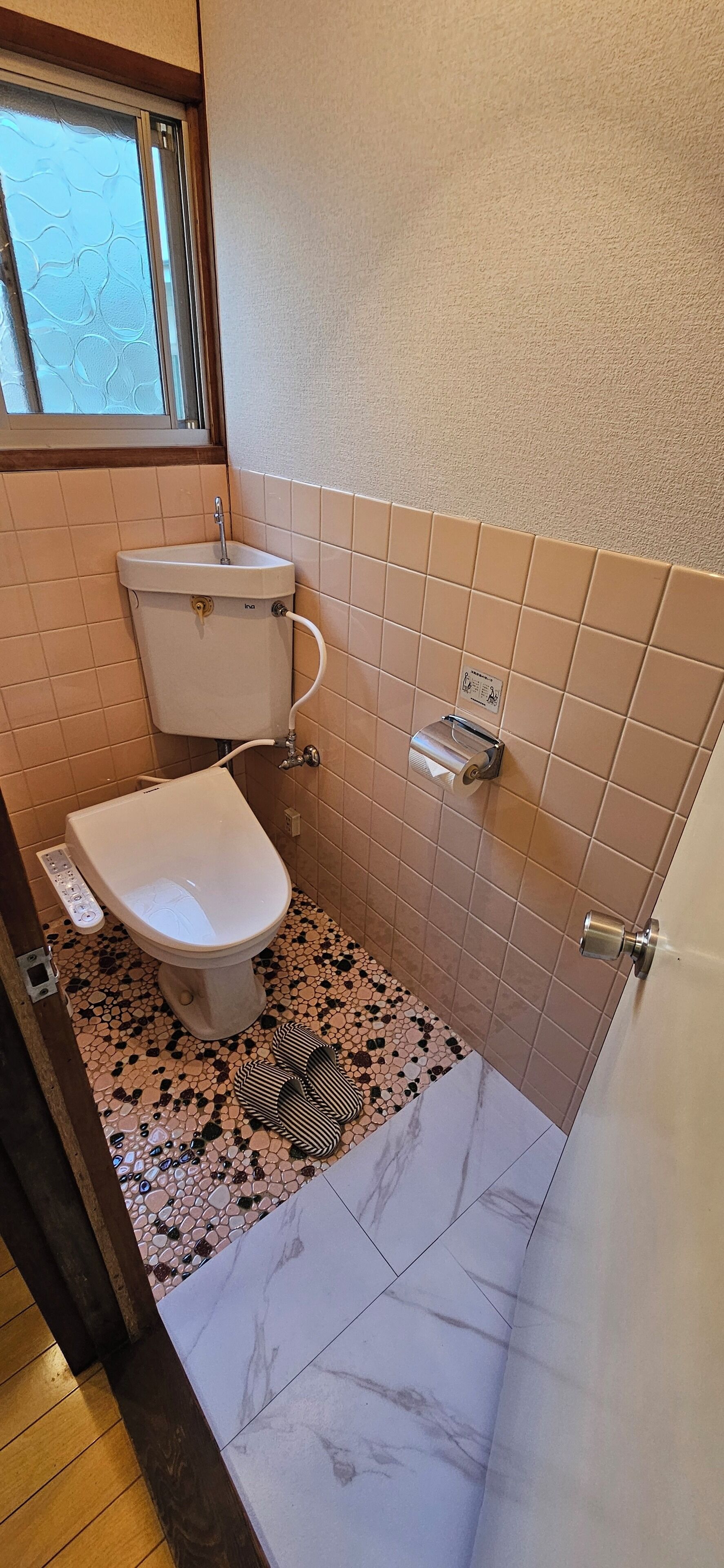 Amenidades de baño ecológicas, secadora de cabello, toallas, jabón 