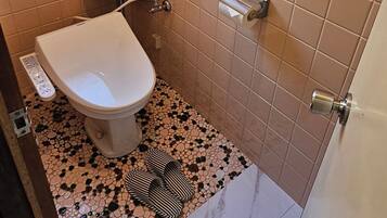 Amenidades de baño ecológicas, secadora de cabello, toallas, jabón