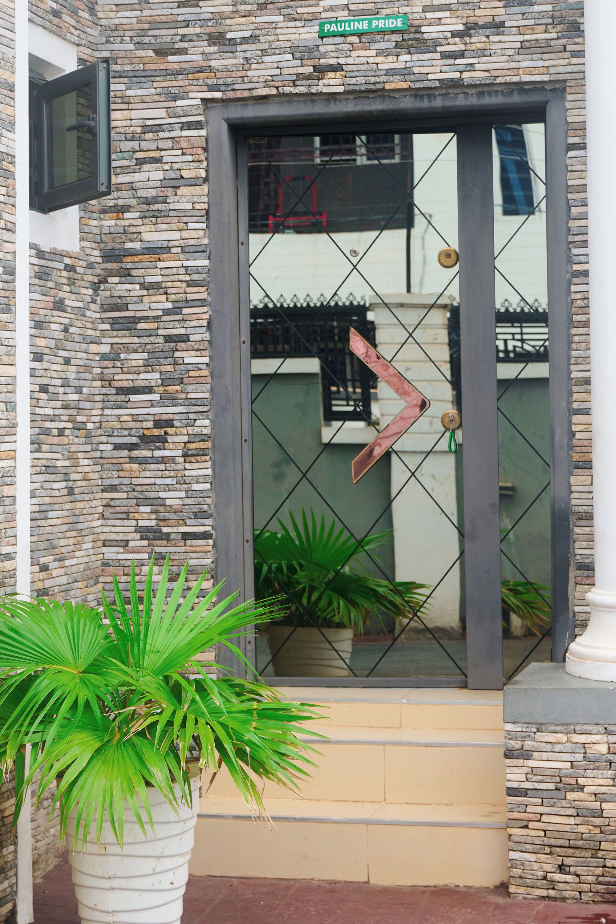 Apartamento, vários quartos, para fumantes, sacada | Detalhe da fachada