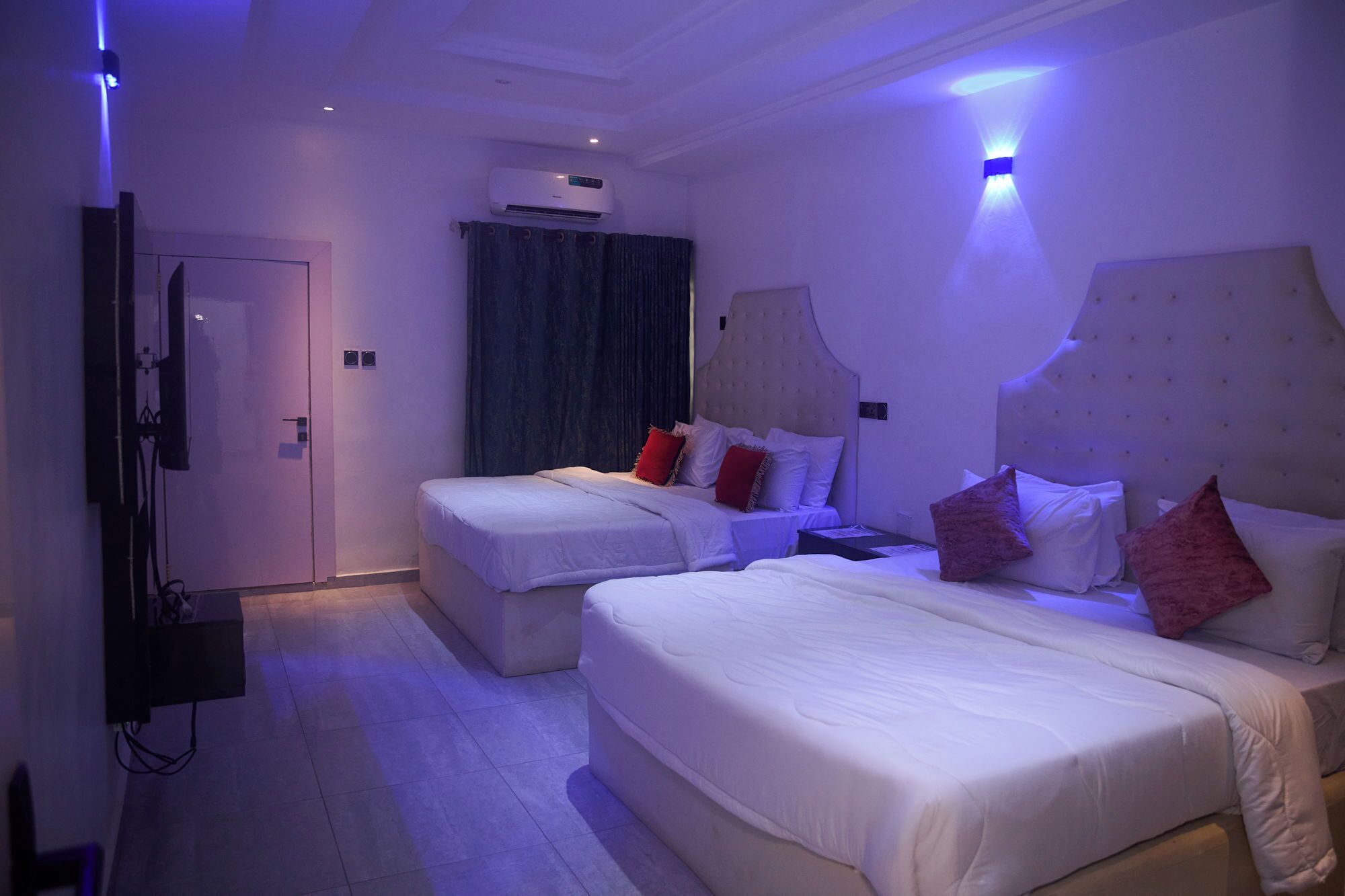 Apartment, Multiple Bedrooms, Smoking, Balcony | Living room