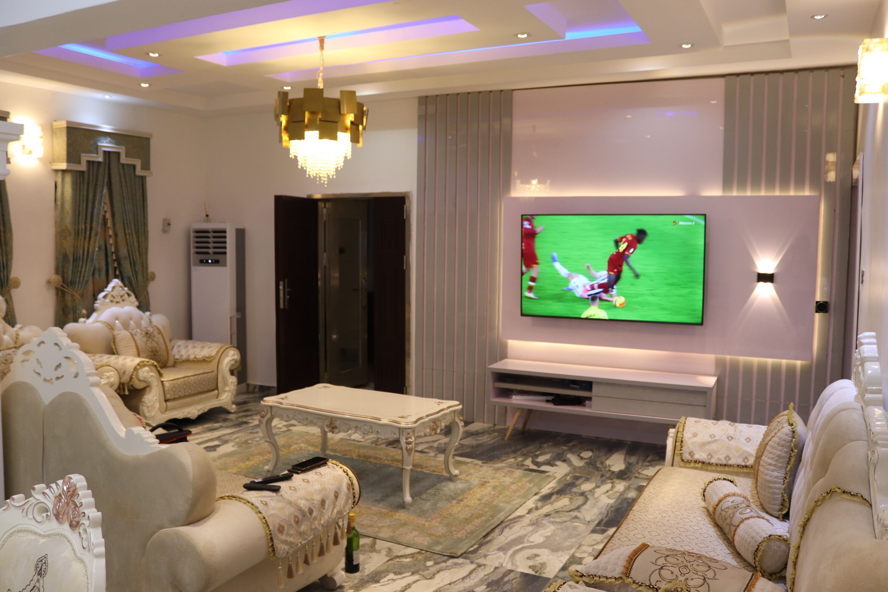 Apartment, Multiple Bedrooms, Smoking, Balcony | Living room