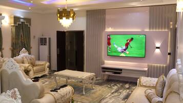 Apartment, Multiple Bedrooms, Smoking, Balcony | Living room