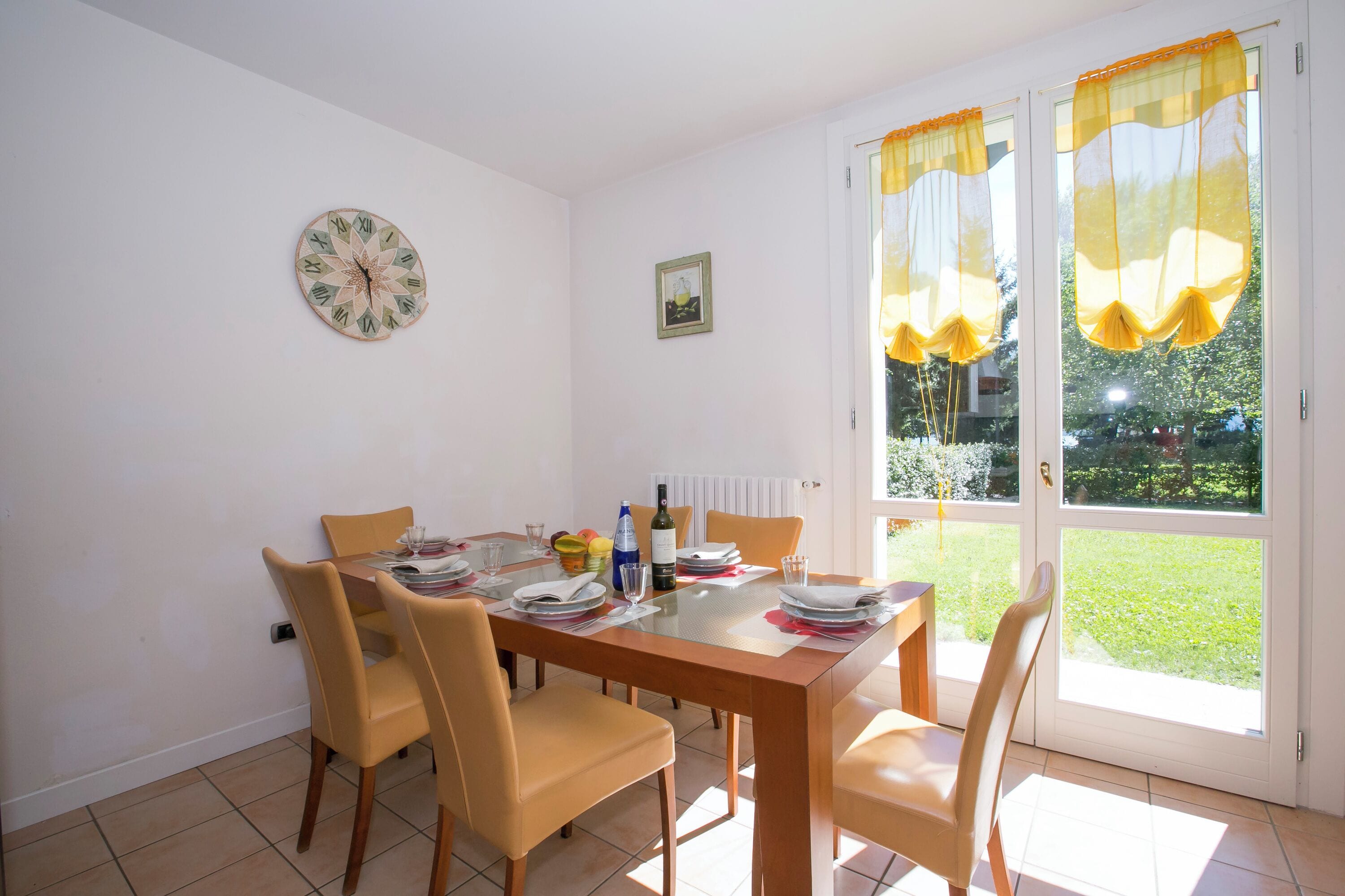 Family Apartment, Multiple Bedrooms, Lakeside (PL-Villas 2 bedrooms Deluxe 4pax) | Dining