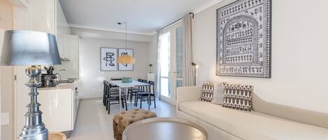 En 21-tommers smart-TV med Parabol-TV