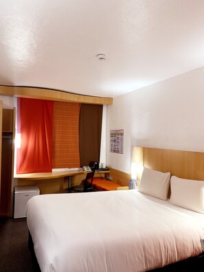 Free WiFi, bed sheets - DELTA CONTINENTAL HOTEL AND SUITE LAGOS (Lagos)