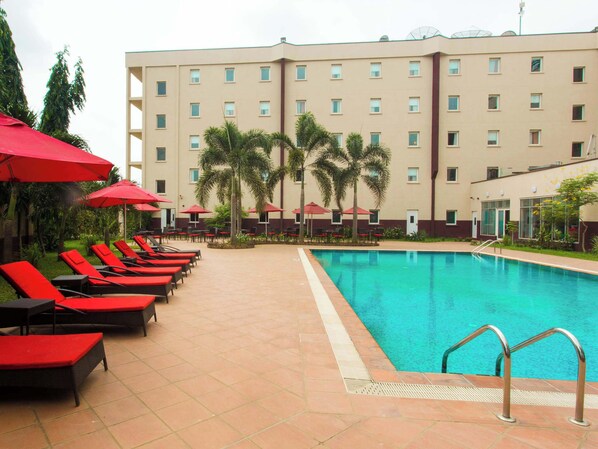 Outdoor pool - DELTA CONTINENTAL HOTEL AND SUITE LAGOS (Lagos)