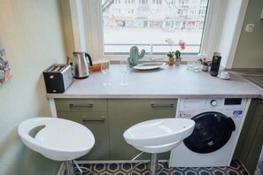 Private kitchen - Nice 2 room apartment App. for 4 pers. in the center of Hamburg (Hamburg)