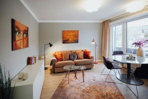Living area - Nice 2 room apartment App. for 4 pers. in the center of Hamburg (Hamburg)
