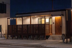 Façade de l’hébergement - soirée/nuit