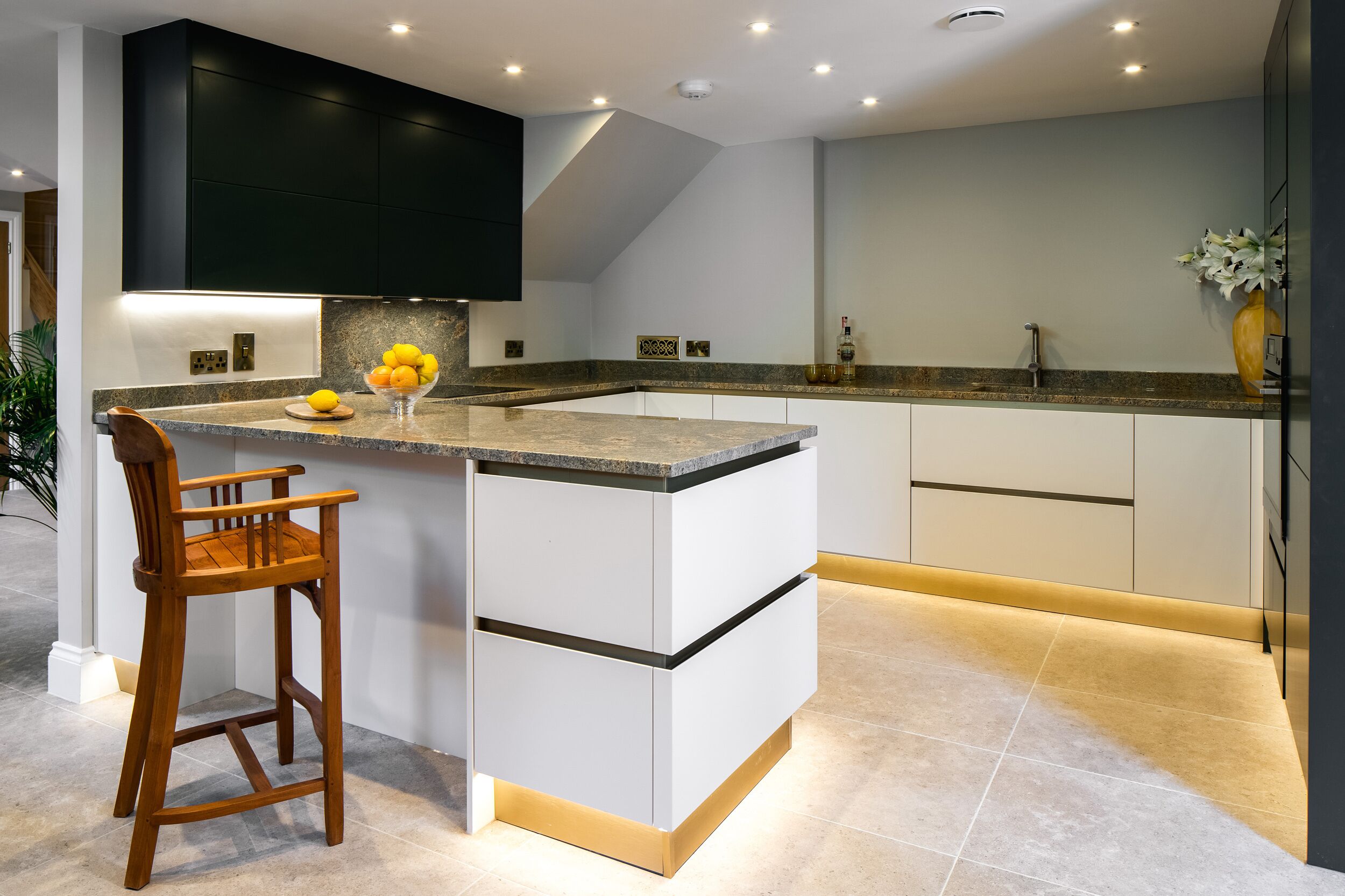 Dishwasher, cookware/dishes/utensils