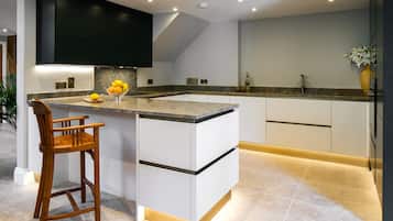 Dishwasher, cookware/dishes/utensils