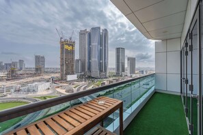 Property grounds - Free housekeeping visits during your stay - StayShort - Modern 1BR in Prime Business Bay 4 Guests (Business Bay)
