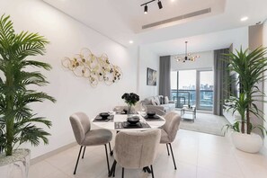 Interior - Free housekeeping visits during your stay - StayShort - Modern 1BR in Prime Business Bay 4 Guests (Business Bay)