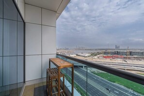 Property grounds - Free housekeeping visits during your stay - StayShort - Modern 1BR in Prime Business Bay 4 Guests (Business Bay)