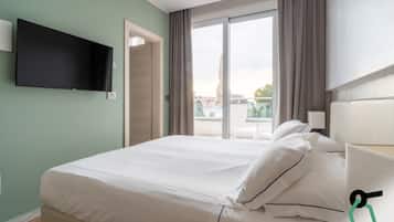 Superior-Doppel- oder -Zweibettzimmer, Balkon | Zimmersafe, kostenlose Babybetten, kostenloses WLAN, Bettwäsche