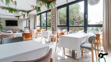 Colazione a buffet inclusa, servita tutte le mattine