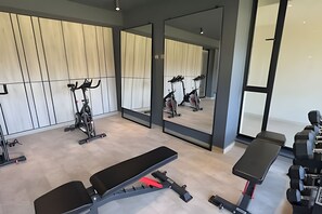 Apartment | Fitness facility - Oceana Suites Los Angeles (Los Angeles)