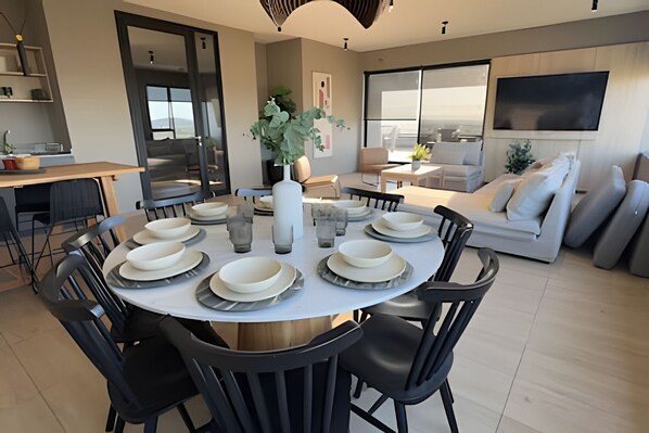 Apartment | Dining - Oceana Suites Los Angeles (Los Angeles)