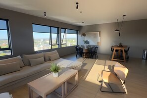 Apartment | Living area - Oceana Suites Los Angeles (Los Angeles)