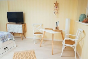 Iron/ironing board, WiFi, bed sheets - Nice apartment in a central and quiet location (Hamburg)
