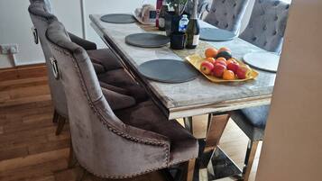 Shared Dormitory, 2 Bedrooms, Smoking | Dining room