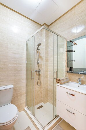 Shower, hair dryer, towels, soap - Cozy apartment with pool in Argan, 3 bedrooms (Marrakesh)