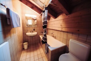 Double Room, Private Bathroom | Bathroom - Grünsee Mountain Lodge (Zermatt)