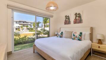 Premium Villa, Garden View | Premium bedding, down comforters, pillowtop beds, desk