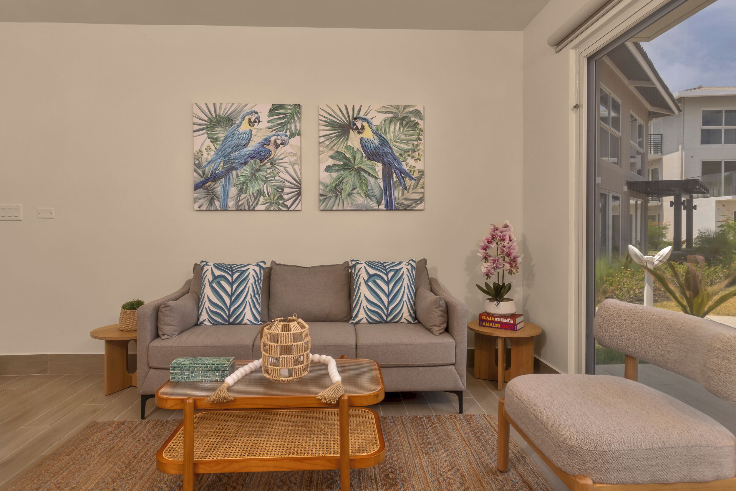 Villa – premium, hageutsikt | Oppholdsområde | En 50-tommers smart-TV med kabel-kanaler