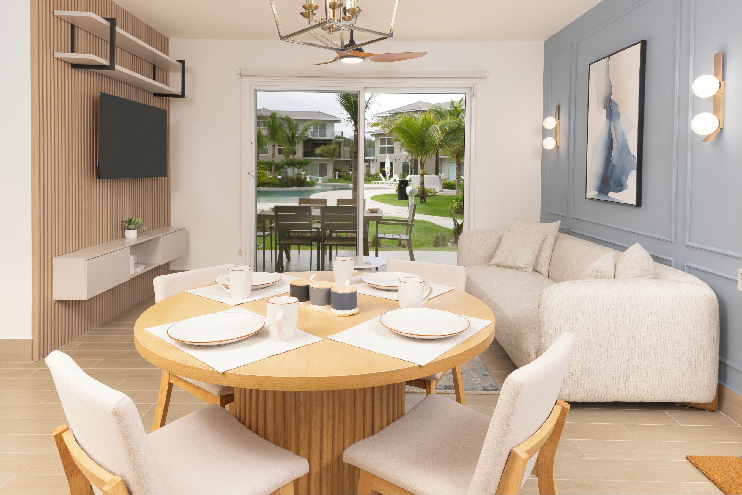 Villa Premium, vista al jardín | Área de sala de estar | Smart TV de 50 pulgadas con canales por cable 