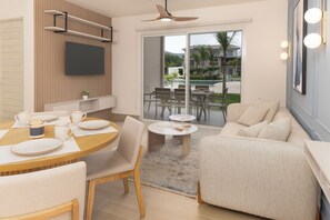 Premium villa, uitzicht op tuin | Woonruimte | Een 50-inch smart-tv met kabelzenders