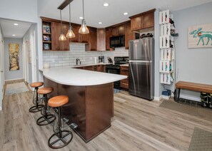 Private kitchen - Après Haus: 2BD/2BA w/ Pool, Hot Tubs, Sauna & Free Vail + BC Shuttle (Avon)