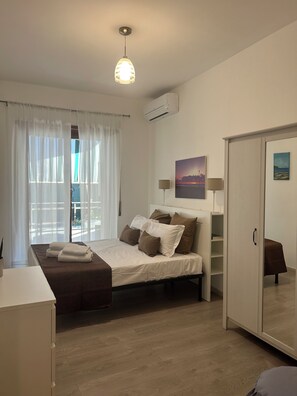 5 bedrooms, iron/ironing board, free WiFi, bed sheets - 5 minutes from St. Peter's Square - spacious and comfortable (Roma)
