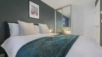 Iron/ironing board, WiFi, bed sheets