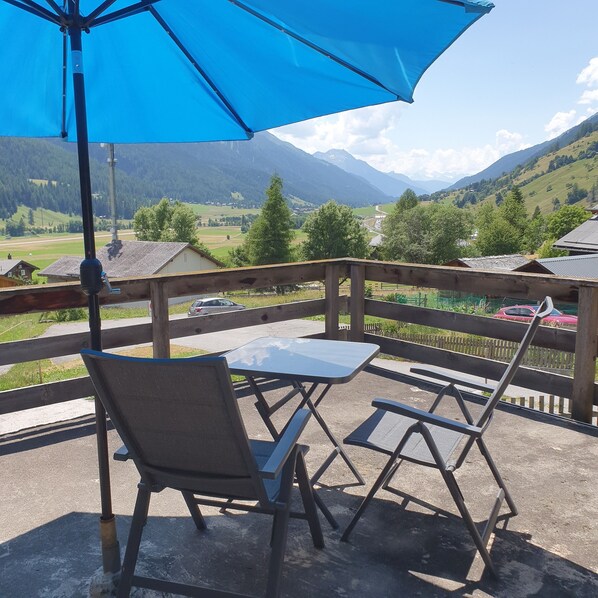 Outdoor dining - Ferienwohnung JuKa Münster / Goms (Münster)