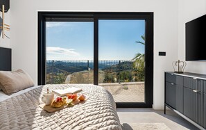 3 bedrooms, iron/ironing board, WiFi, bed sheets - NEW! Villa Bella Ciao: A Stylish 3-Bedroom Retreat with Spectacular Split and Sea Views (Klis)