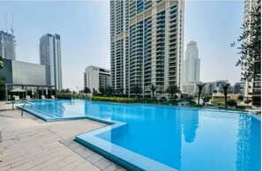Outdoor pool - Icon Bay Creek Harbour Waterfront Living (Dubai)