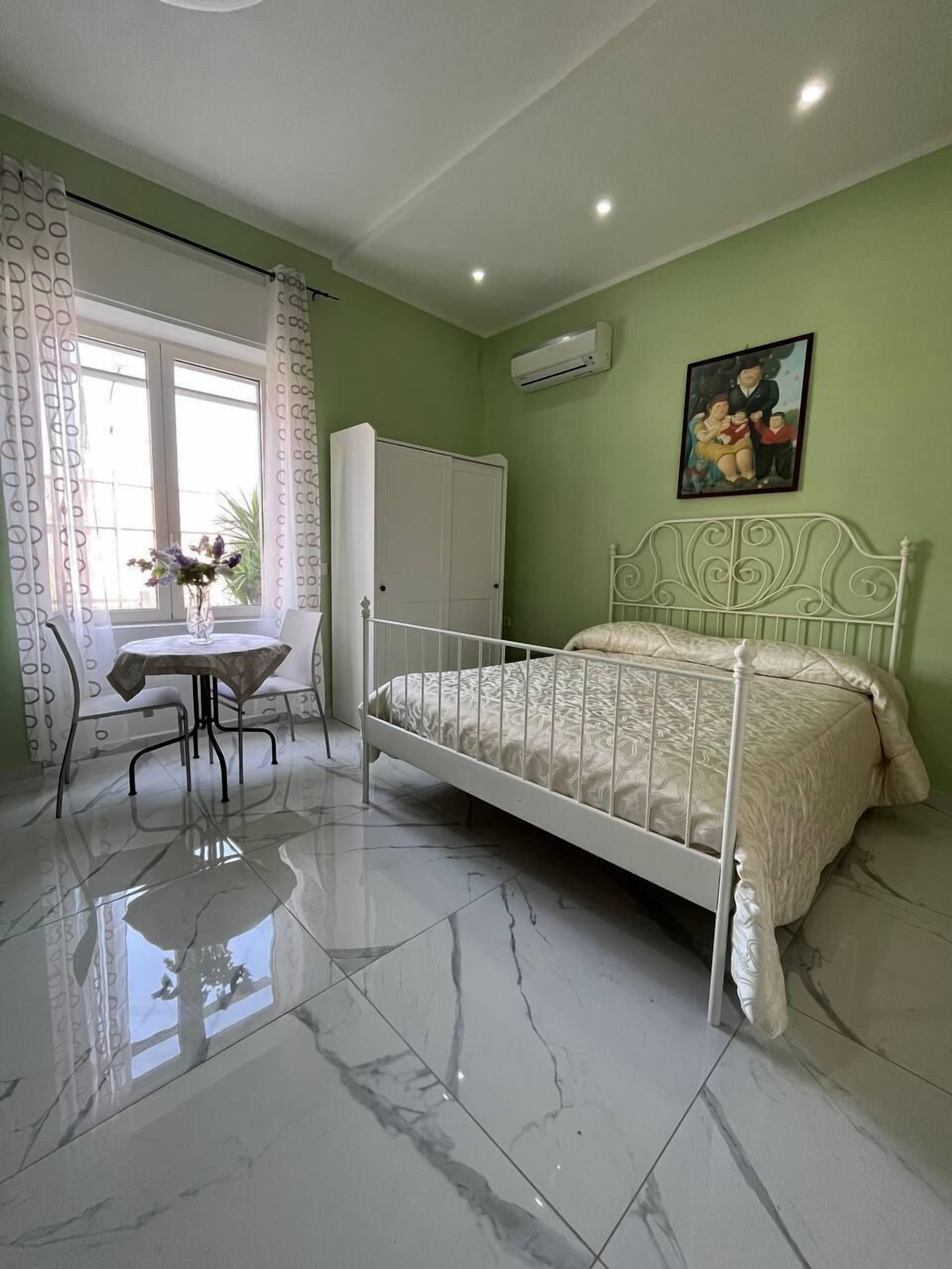 Comfort Studio, 1 Double Bed with Sofa bed | Down duvets, free WiFi