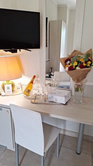 In-room dining - Bnb Maison De Charme (Pompei)