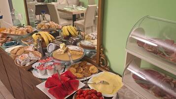 Free daily buffet breakfast