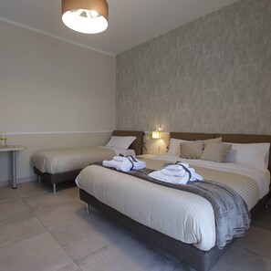 Deluxe Triple Room, Garden View | Down comforters, free WiFi - B&B Maison de Charme (Pompei)