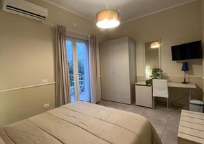 Deluxe Double Room, Garden View | Down duvets, free WiFi - B&B Maison de Charme (Pompei)