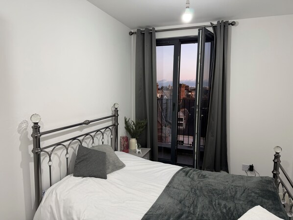 Shared Dormitory, 1 Bedroom, Smoking, Balcony | 1 bedroom - Room-double Room Suit With Balcony (Bournemouth)