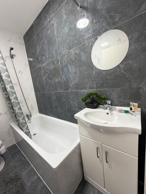 Shared Dormitory, 1 Bedroom, Smoking | Bathroom - Room-seabreeze Suits Bournemouth Boscomb (Bournemouth)