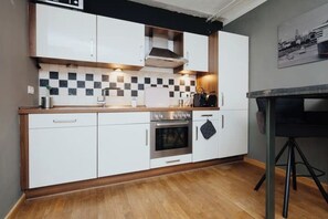 Private kitchen - Central 1-room apartment App. 2p. / 7 min. to main station (Hamburg)