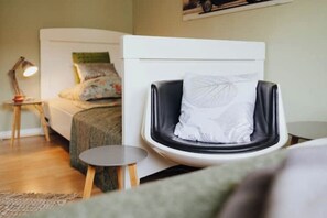 Iron/ironing board, WiFi, bed sheets - Central studio, 7 min. to main station, 2 pers. (Hamburg)