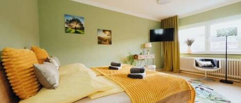 Iron/ironing board, WiFi, bed sheets