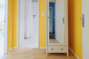 Shower, hair dryer, towels, soap - Central studio, in HH 7 min. to the main station, 2pers. (Hamburg)