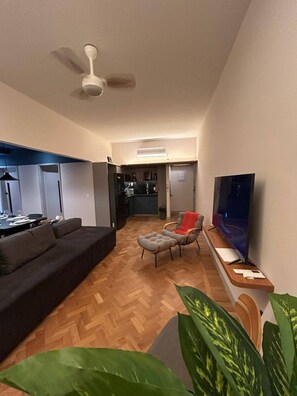 TV - Elegant and luxurious 3-bedroom apartment in Ipanema, just 400m from the beach! (Rio de Janeiro)